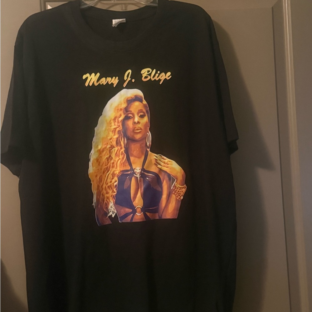 Black Mary J. Blige Graphic T-Shirt